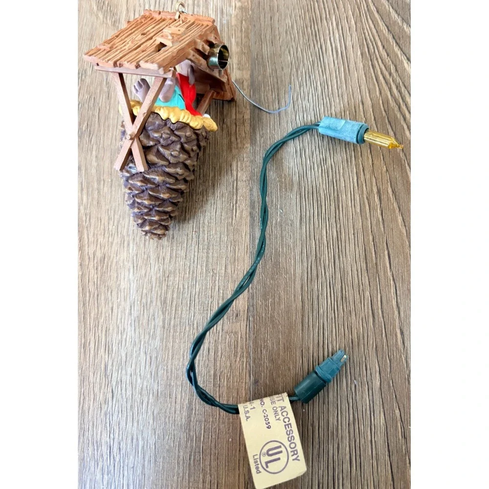 Hallmark Ornament Chris Mouse Dreams #2 Sleeping in Pinecone Nest 1986 No Light